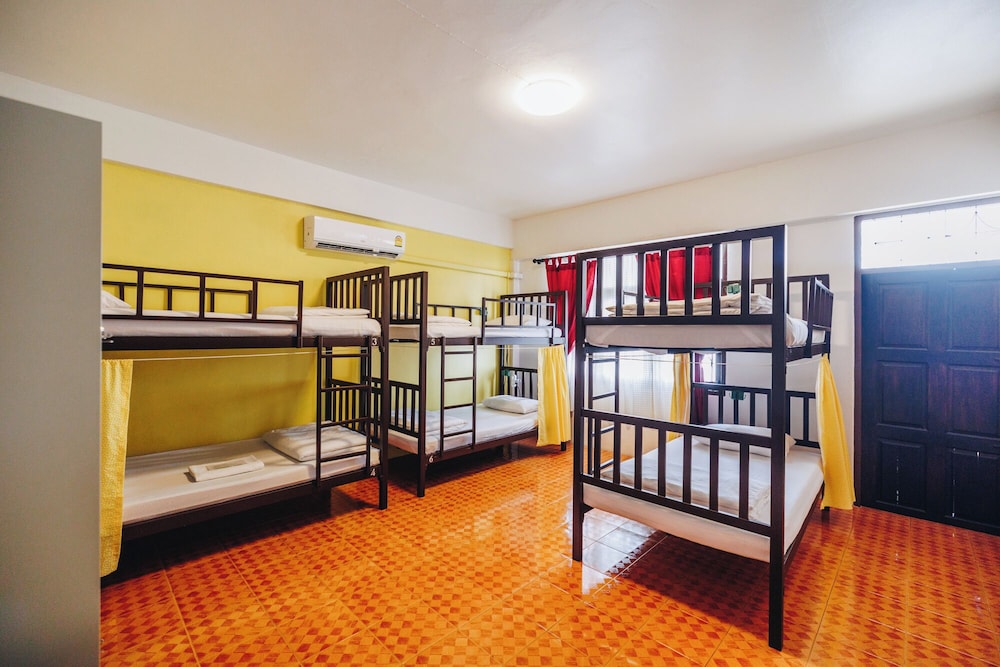 Sleeper House 30/50