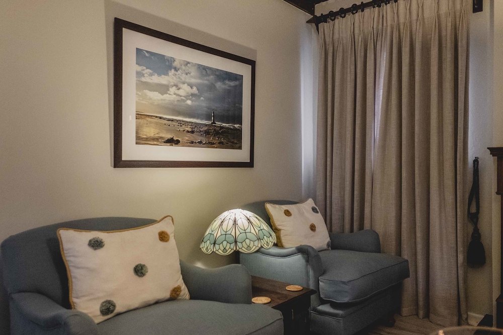 Admiralty Beach House 26/50
