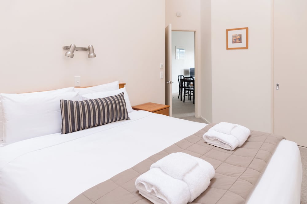 3 BEDROOMS, APARTMENT