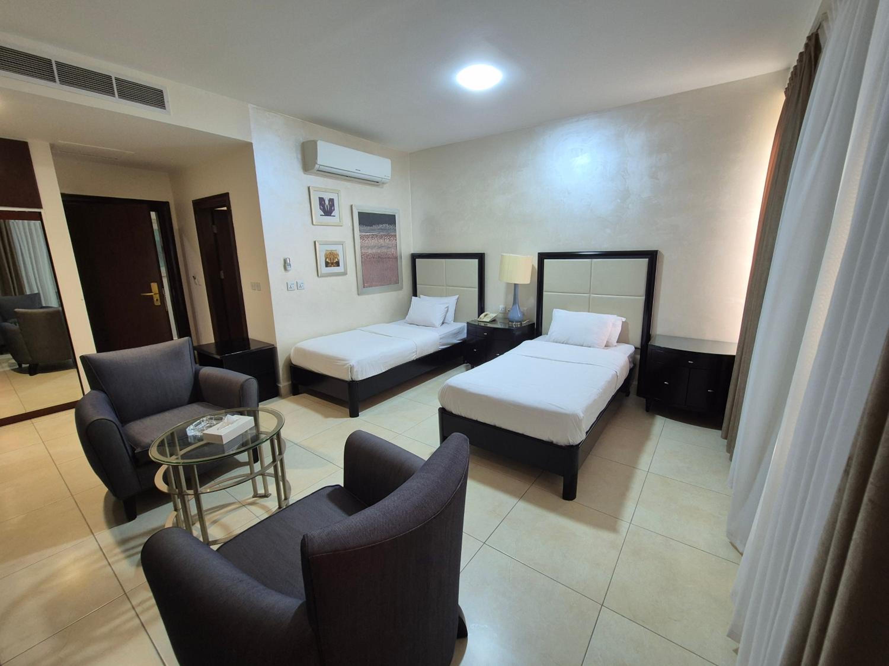 Deluxe, LE VENDOME HOTEL 2/10