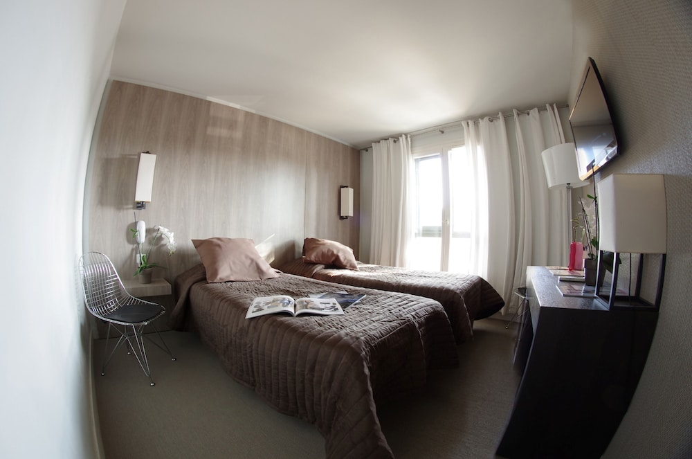 Bliss Hotel 11/70