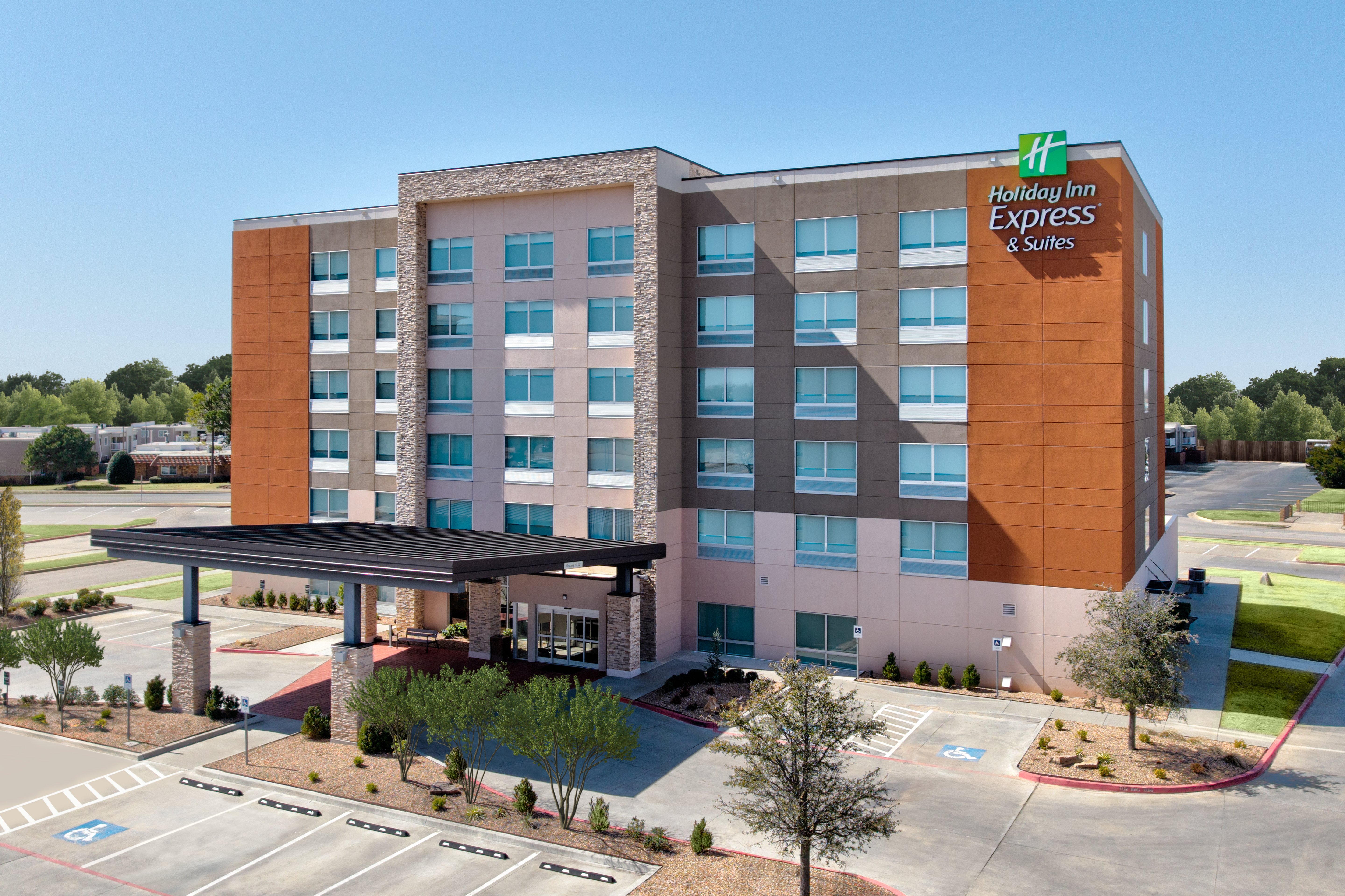 HOLIDAY INN EXPRESS & SUITES MOORE 2/75