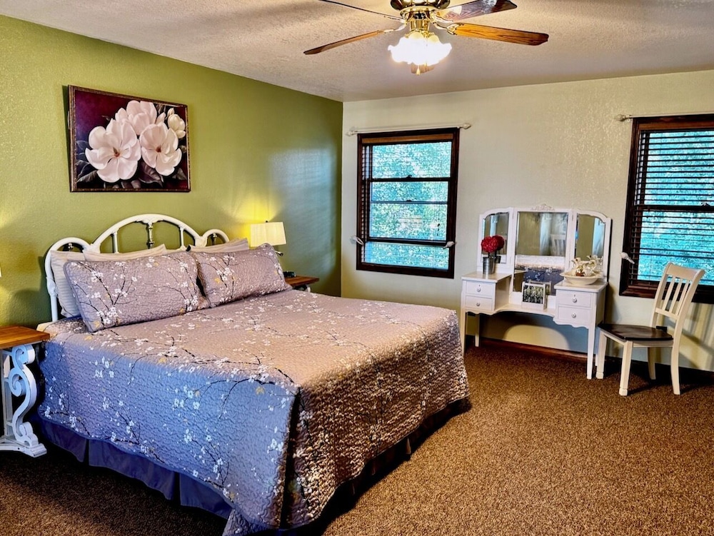 Garden, King Bed