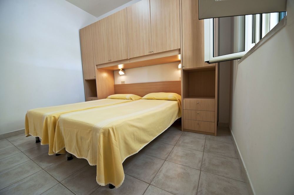 VILLAGGIO LE DIOMEDEE 14/70