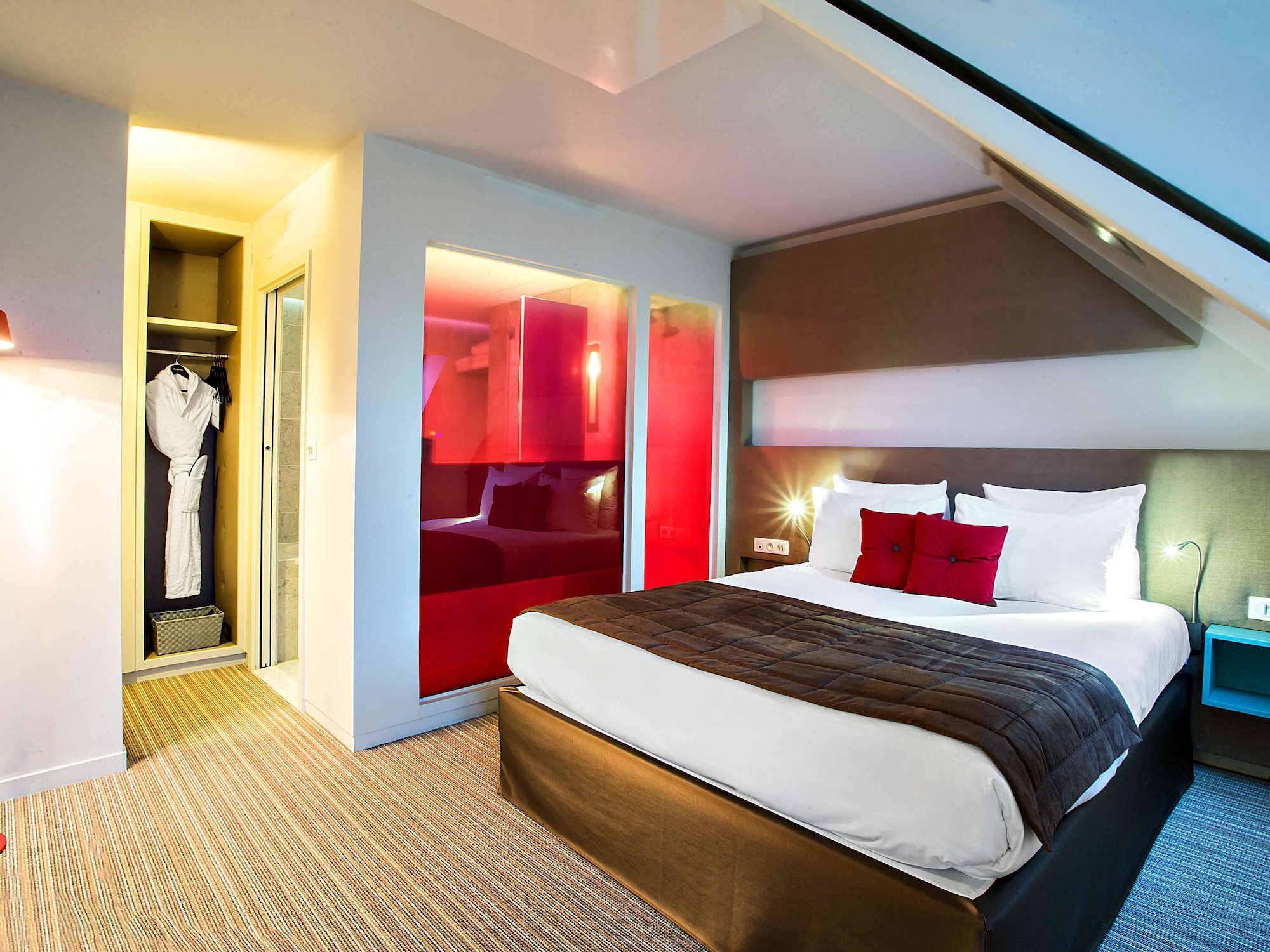 JUNIOR SUITE, QUEEN BED
