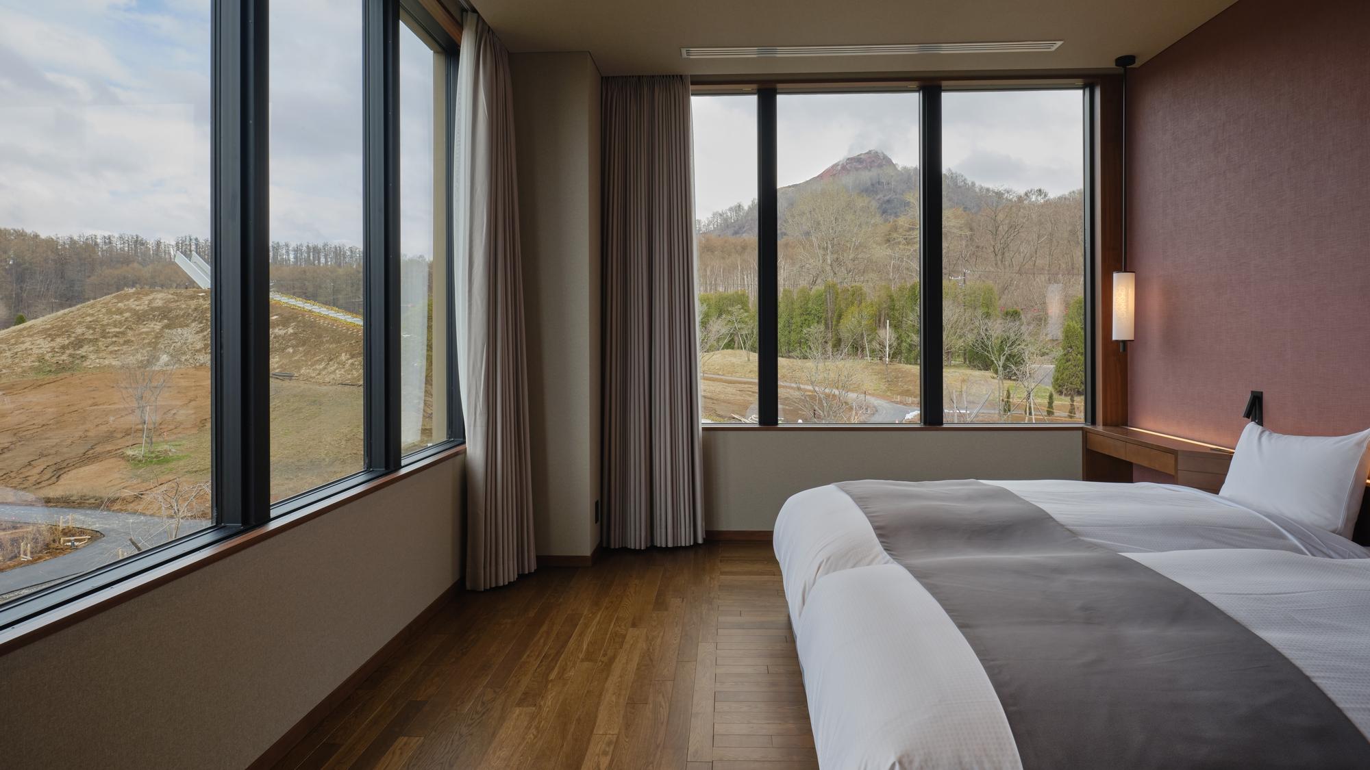 Designer, Deluxe, Twin Beds, Lake View, East Wing