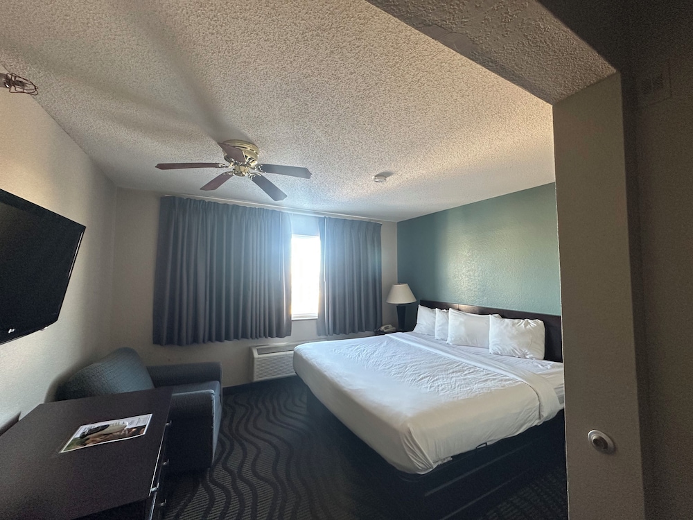 Baymont Inn & Suites by Wyndham Lincoln NE 11/47