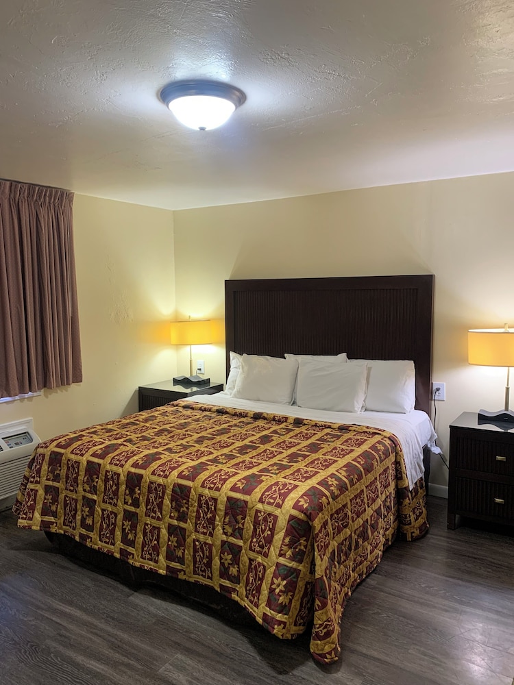 Relax Inn of Medford 16/38