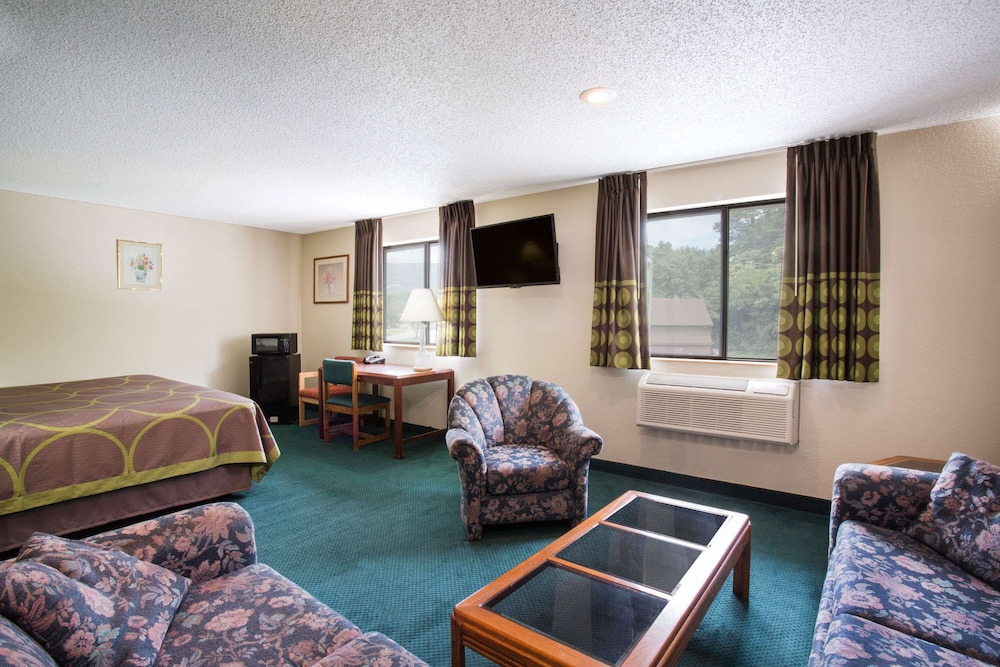 Super 8 By Wyndham Salem VA 9/11