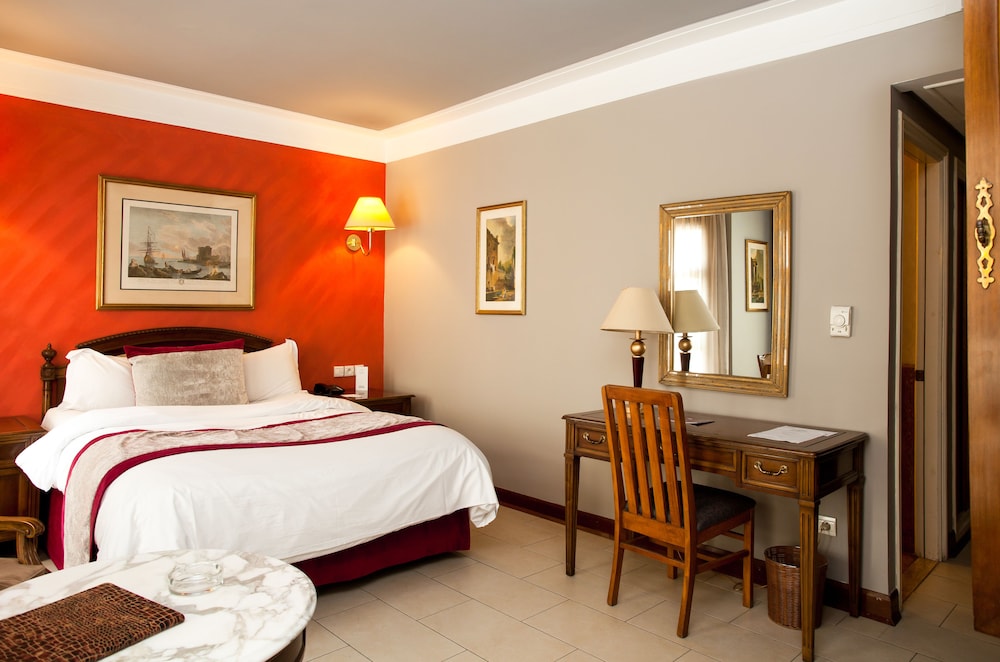 ROOM, DOUBLE BED