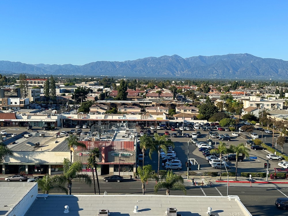 Lincoln Hotel Monterey Park Los Angeles 71/74