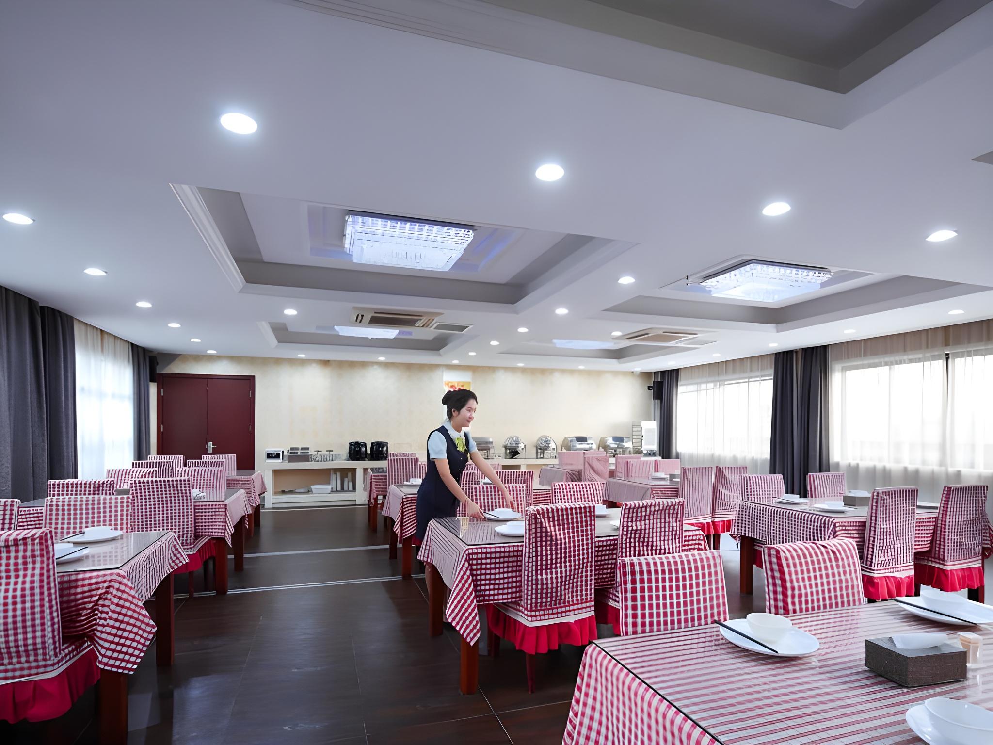 Vienna Hotel (Shanghai Jing'an Gaoping Road) 41/44