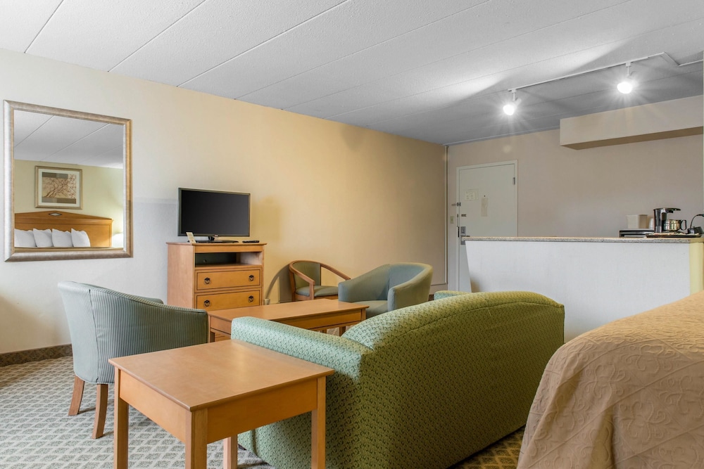 Quality Inn & Suites Fairview - Erie 24/46