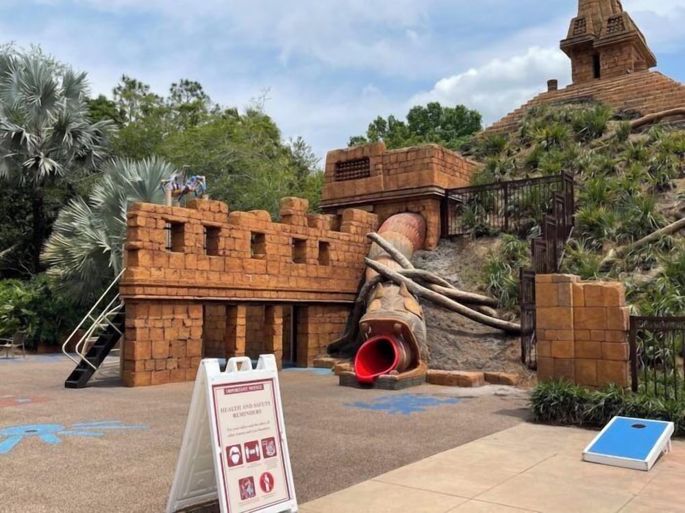 Disneys Coronado Springs Resort 25/50