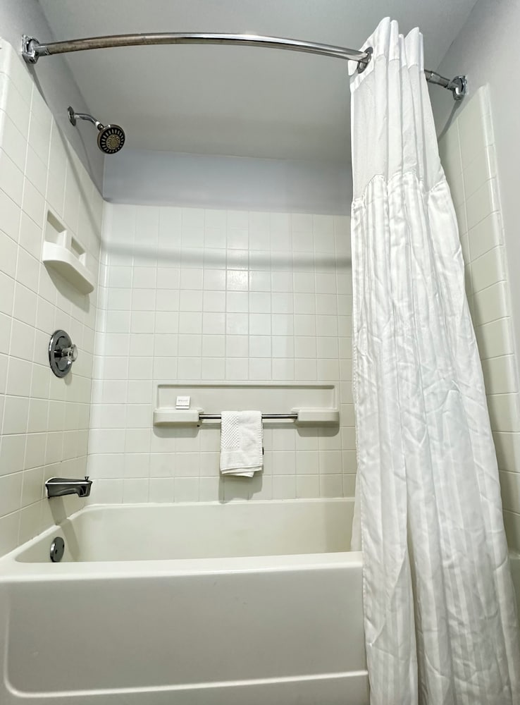 Days Inn Niantic Near Casinos 28/28