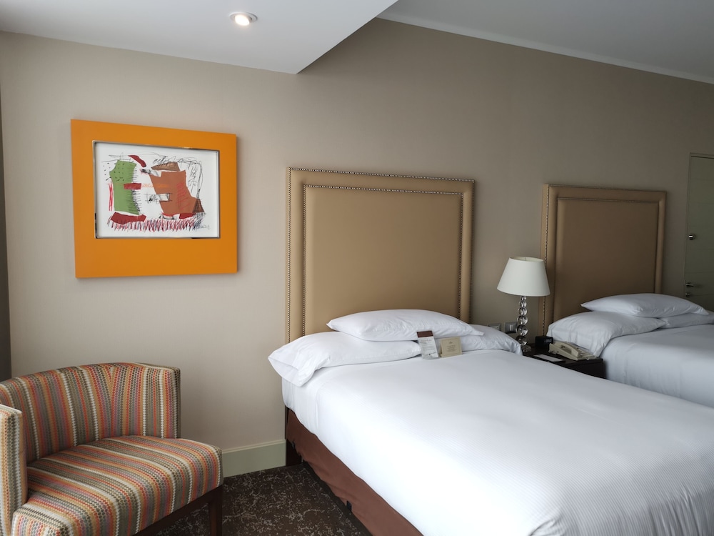 El Pardo Lima - A DoubleTree by Hilton Hotel 9/73