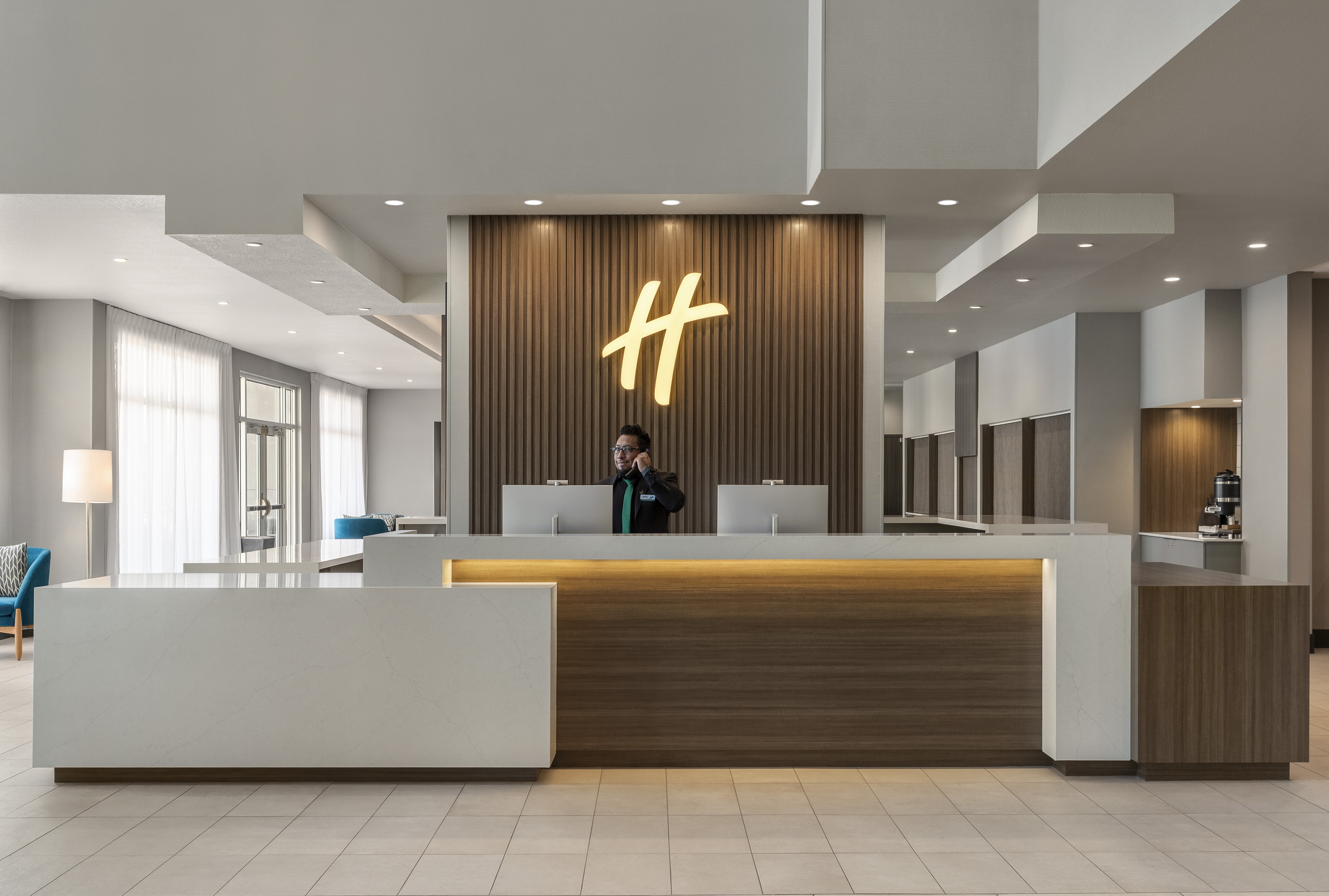 Holiday Inn Hotel And Suites Commerce City Denver Airport 4/50