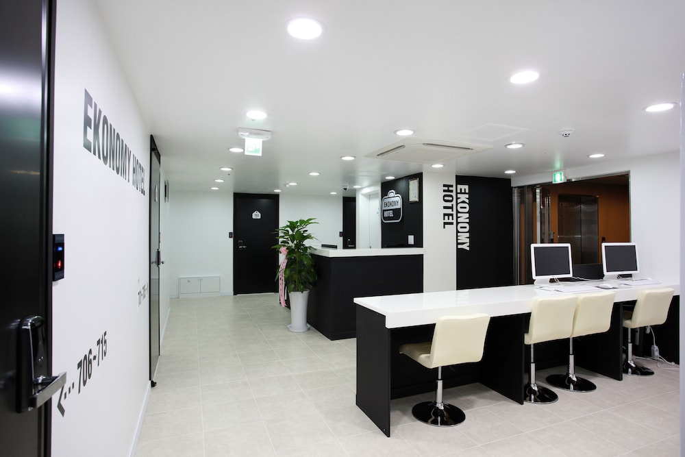Ekonomy Hotel Myeongdong Premier 12/48