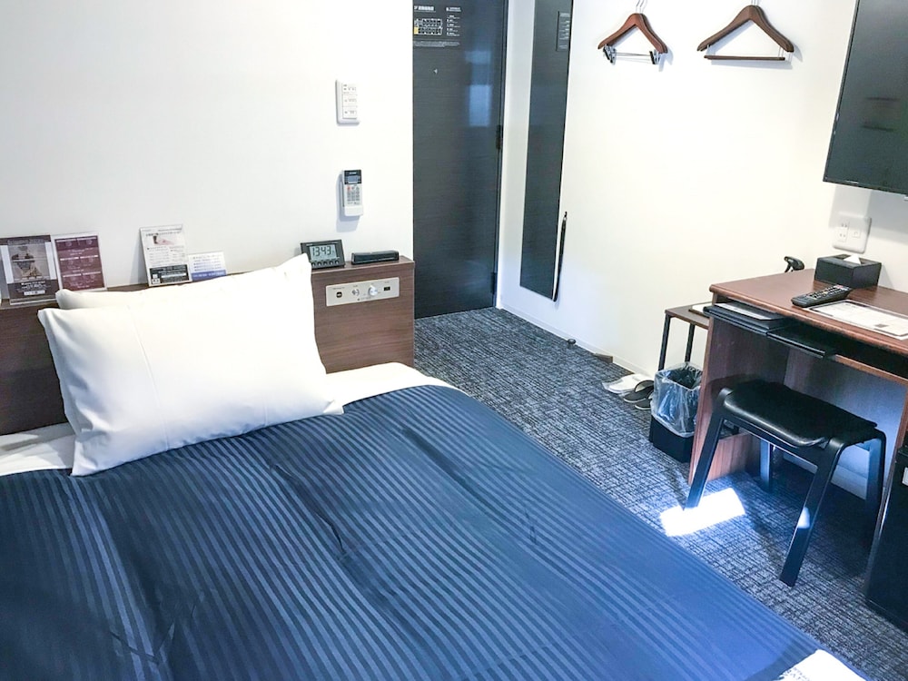 ROOM, SINGLE, SMOKING