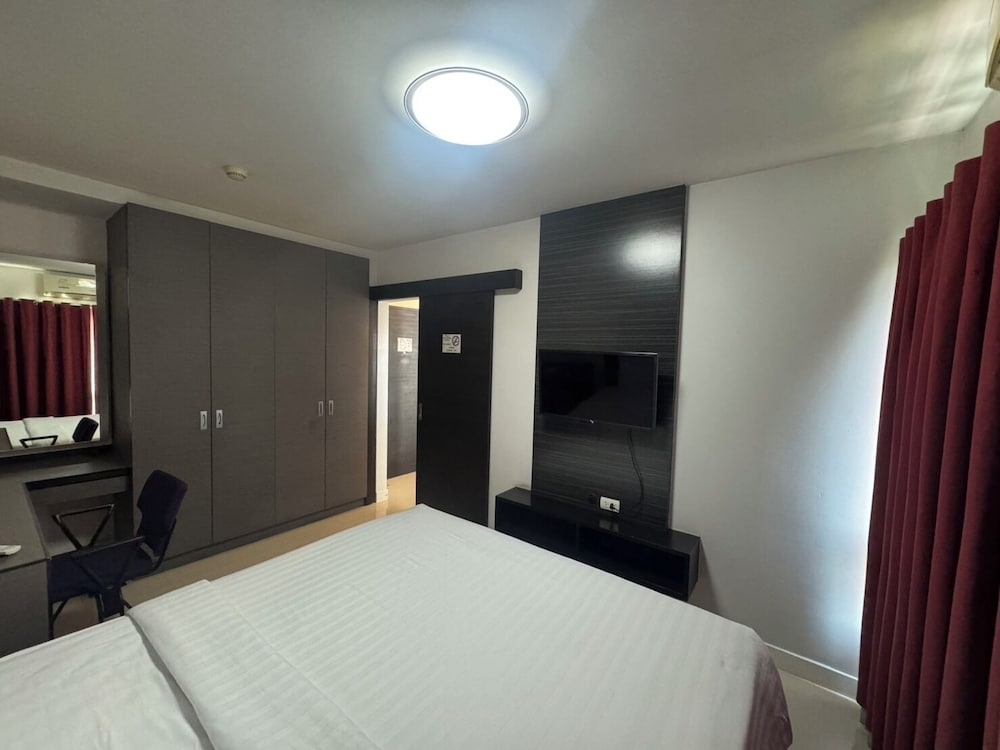 PREMIER, DELUXE, DOUBLE BED