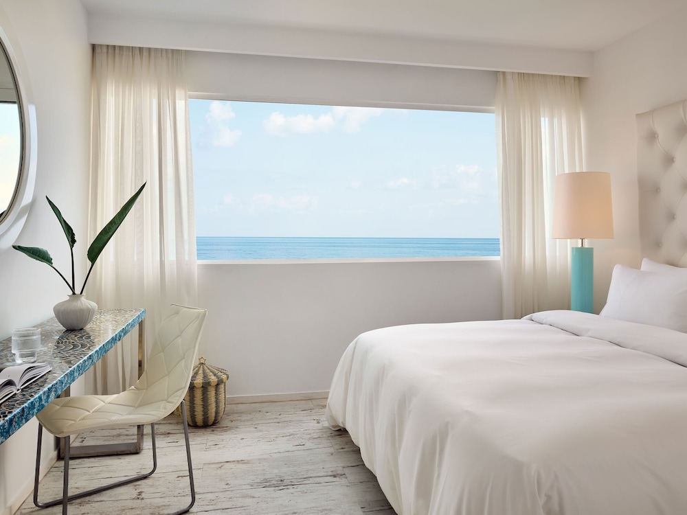 Grand, Family Suite, King and Twin Beds, Sea View, 2 Sofa