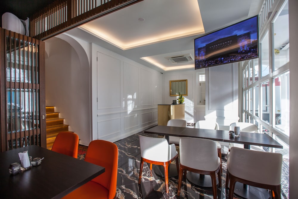 White Mansion Hotel 36/50