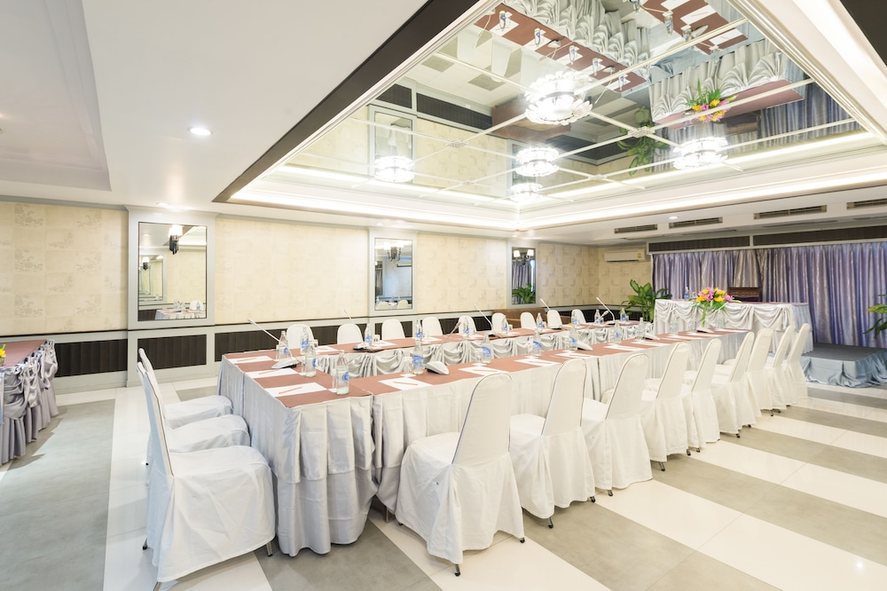 The Legacy Hotel 30/50