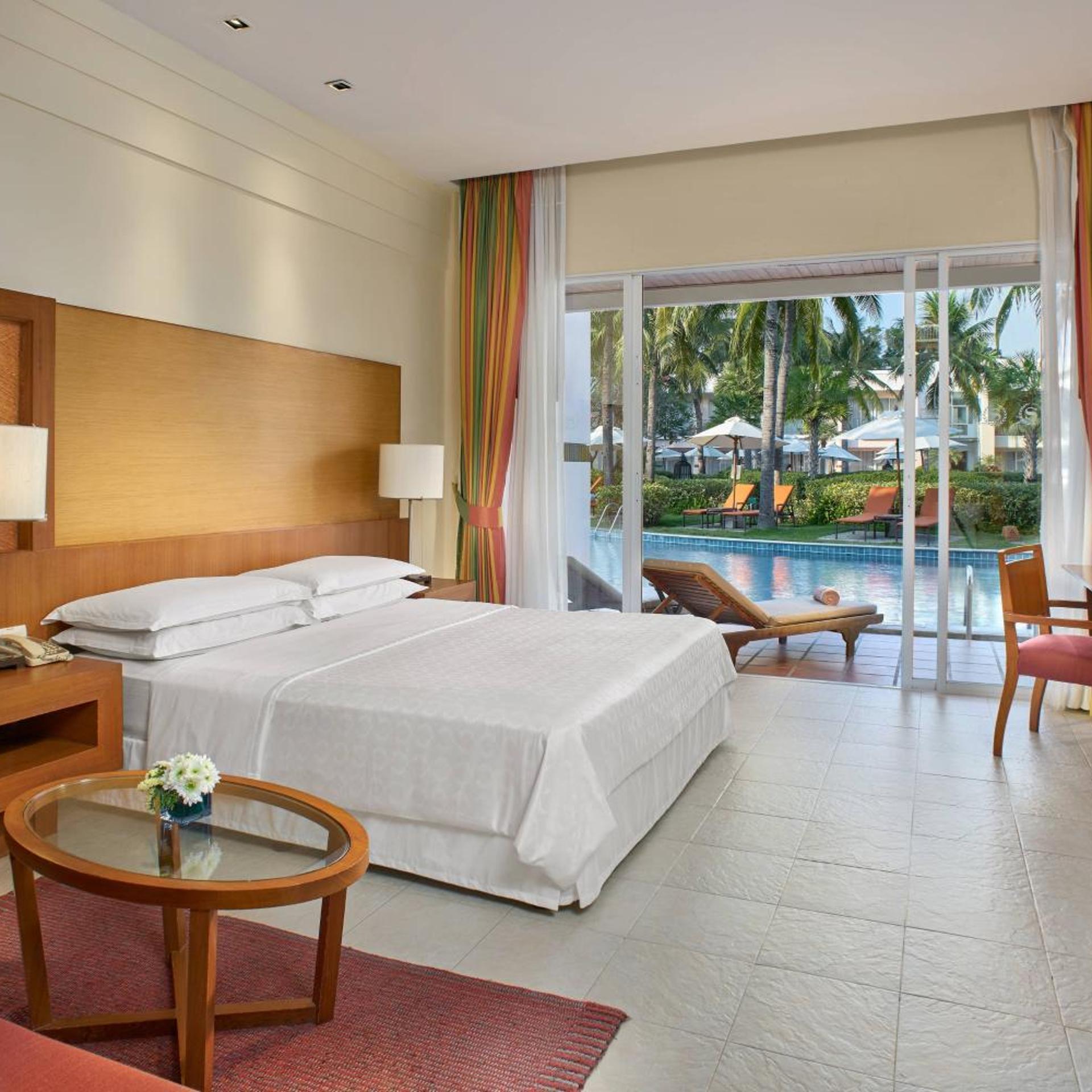1 Bedroom, Suite, King Bed, Side Pool View
