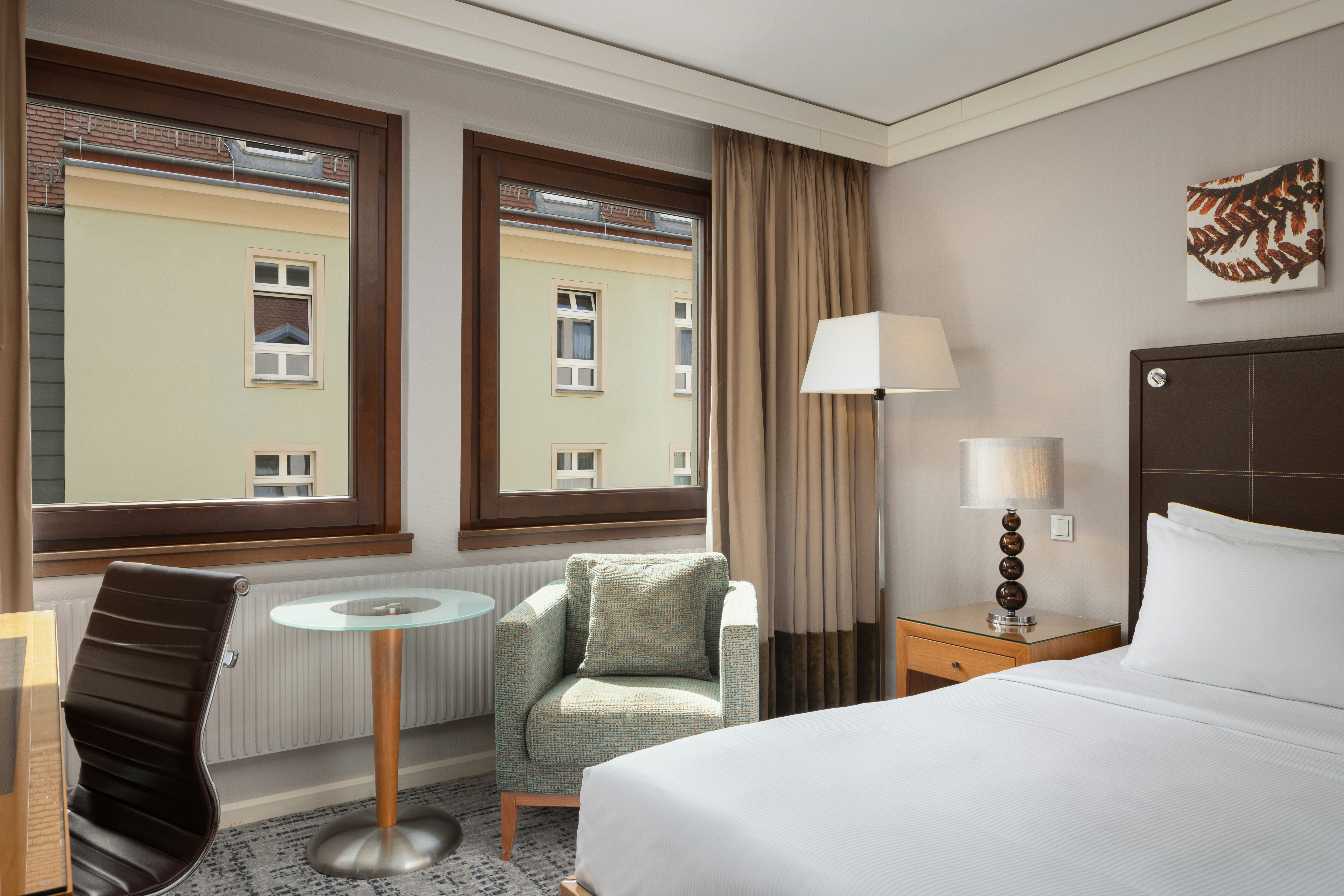 Room, Queen Bed, Hilton Dresden 7/11