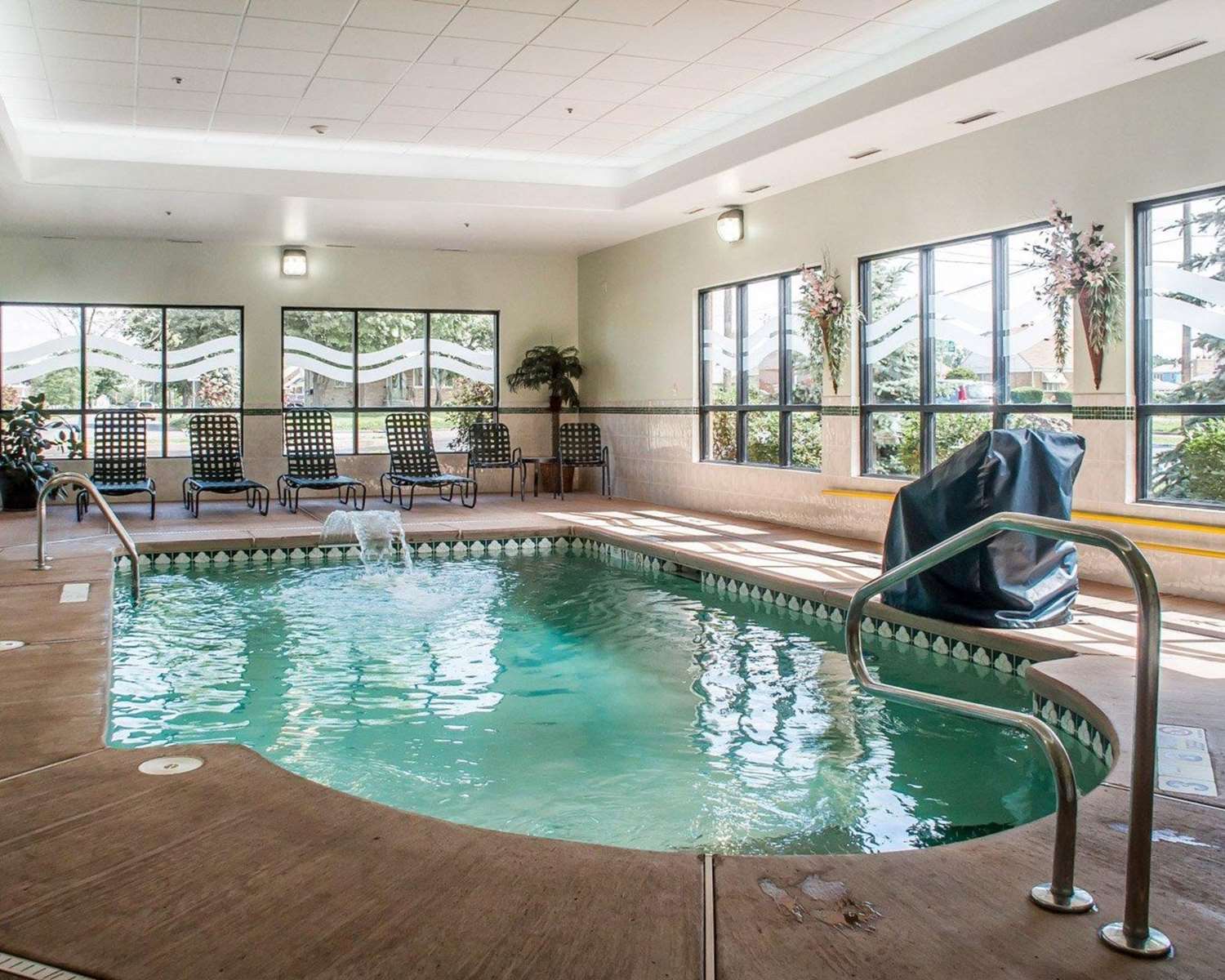 Quality Inn Near Walden Galleria Mall 15/36