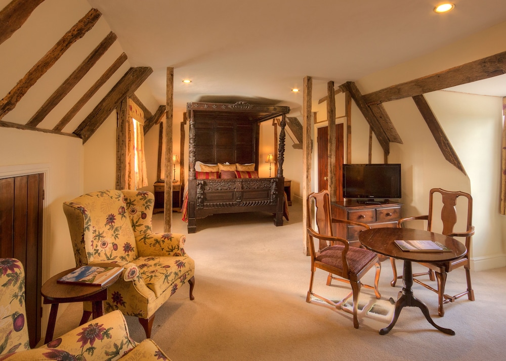 Hintlesham Hall 76/82