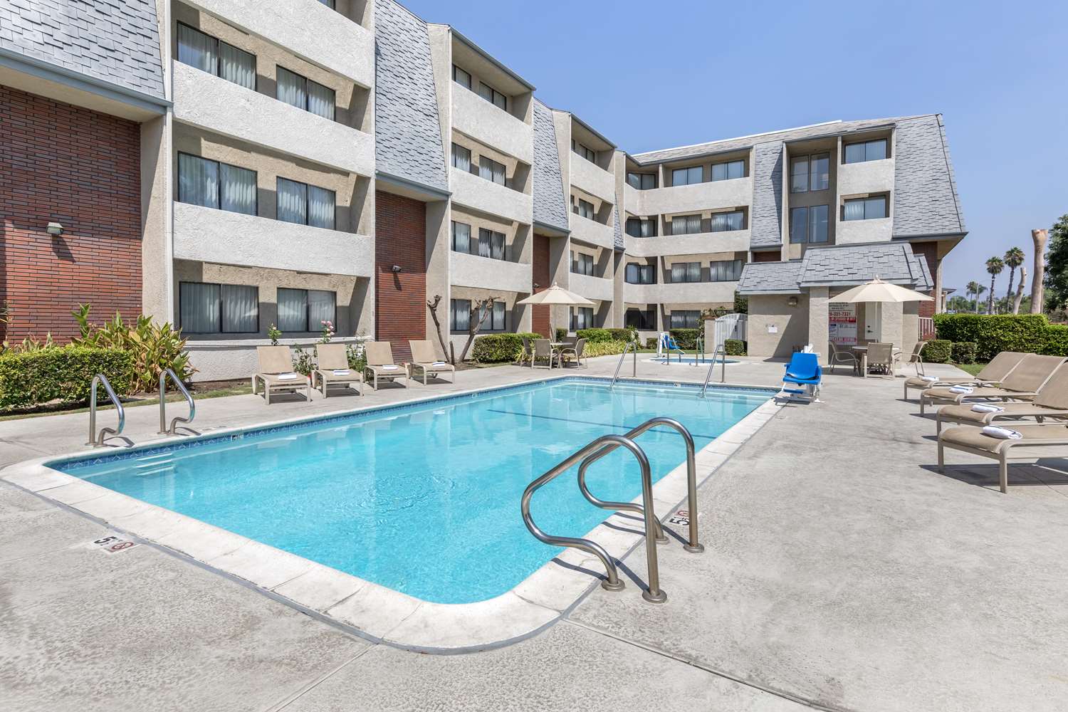 Best Western Plus West Covina Inn 13/14