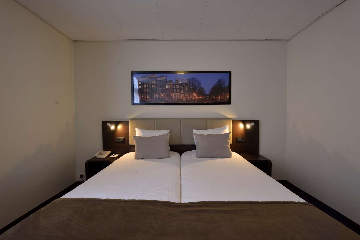 Room, Twin Beds