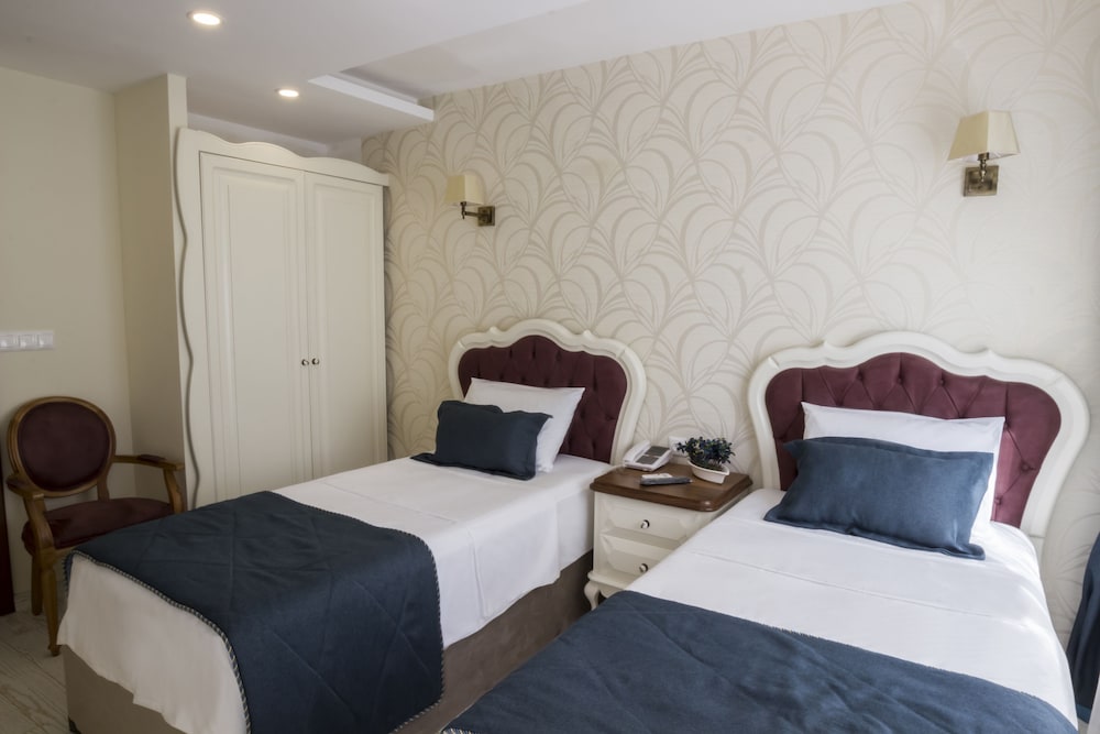 Andalouse Airport Suite Hotel 24/50