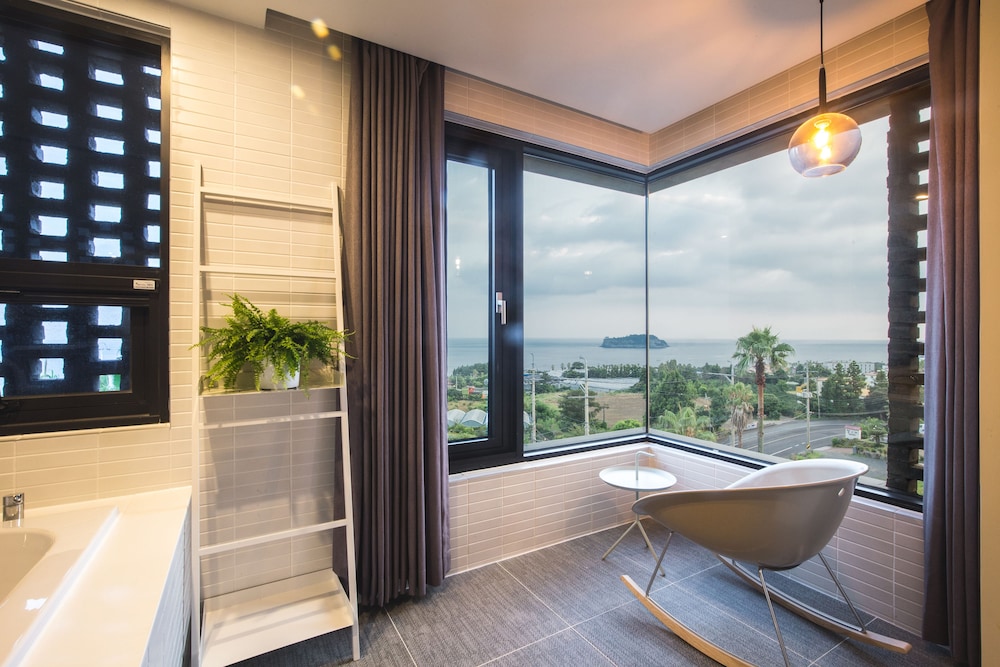 Jeju Bricks Hotel 32/64