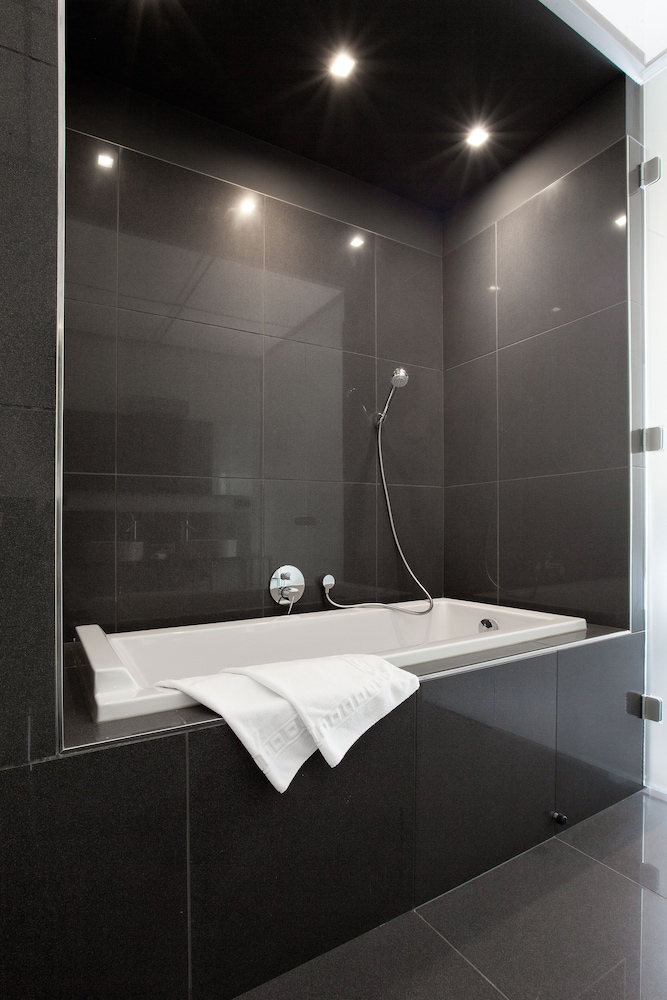 Old Town Square Residence by Emblem 35/36