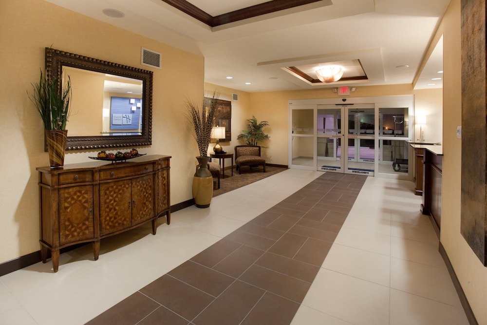 Holiday Inn Express Hotel & Suites Lamar 11/78