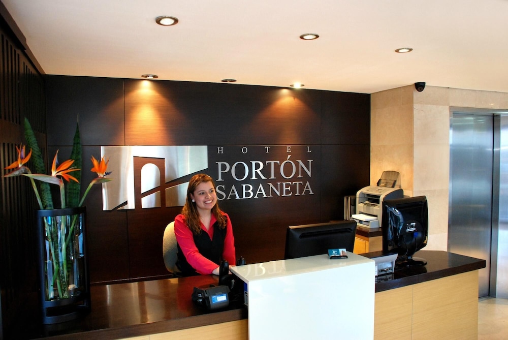Hotel Porton Sabaneta 5/50