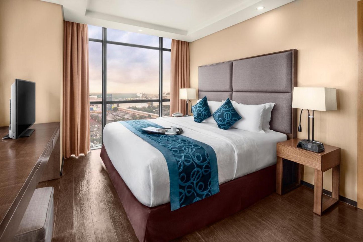 Golden Phoenix Hotel Manila 5/15