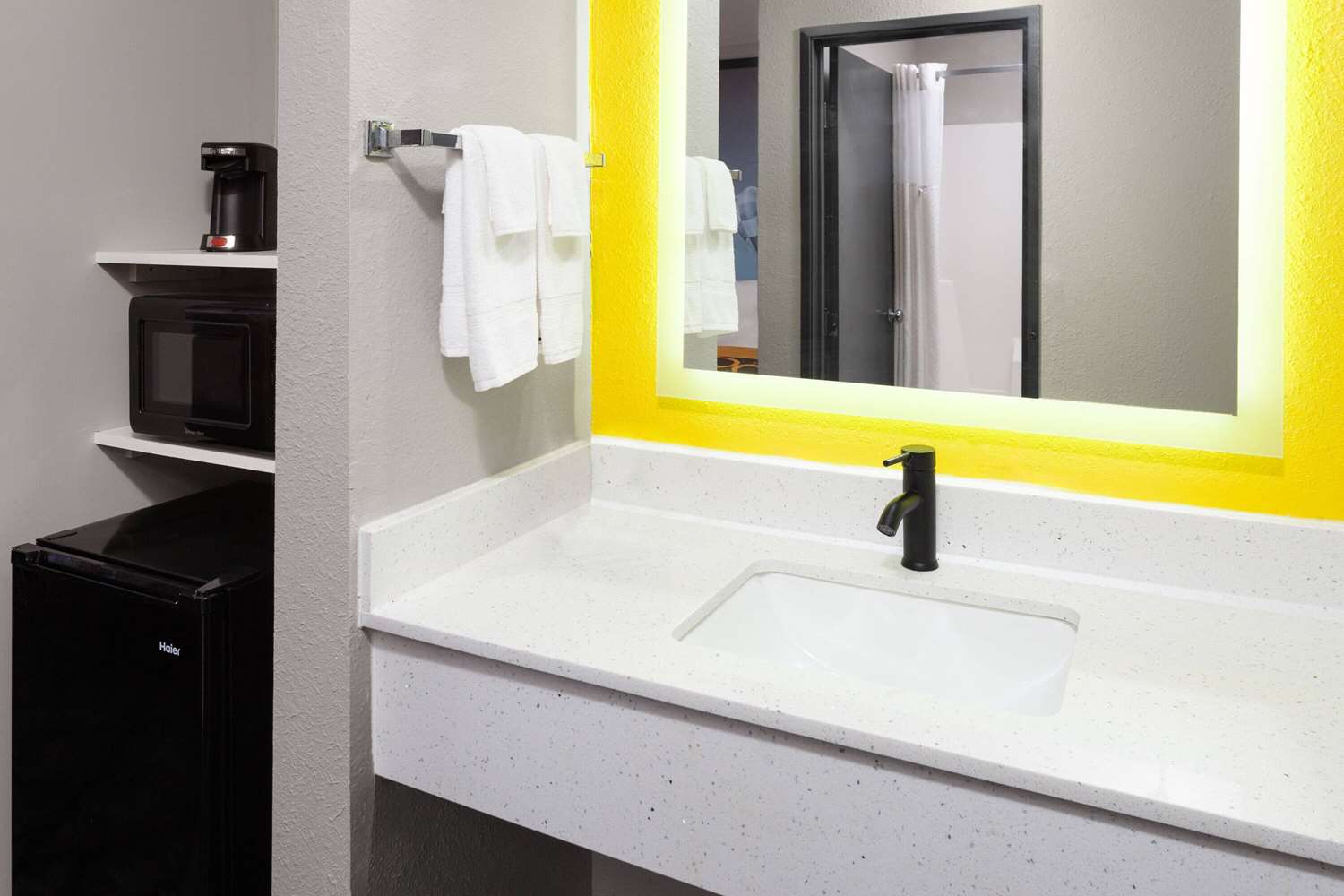 Super 8 by Wyndham Olney 16/18