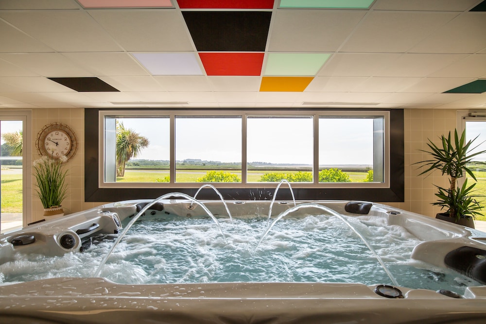 swimming pool spa