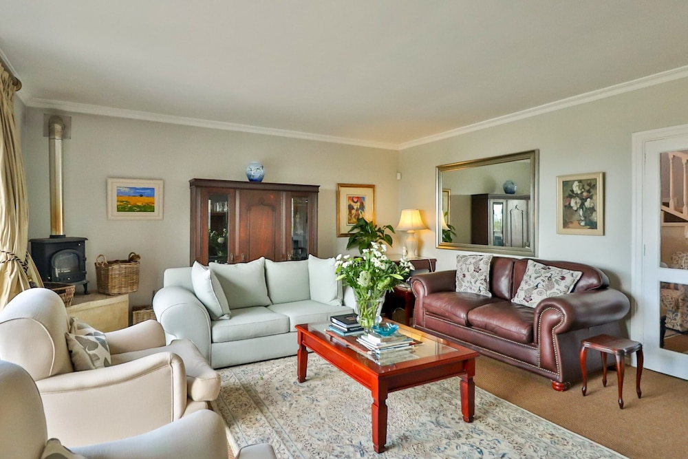 The Whale's Tale Guest House 12/40
