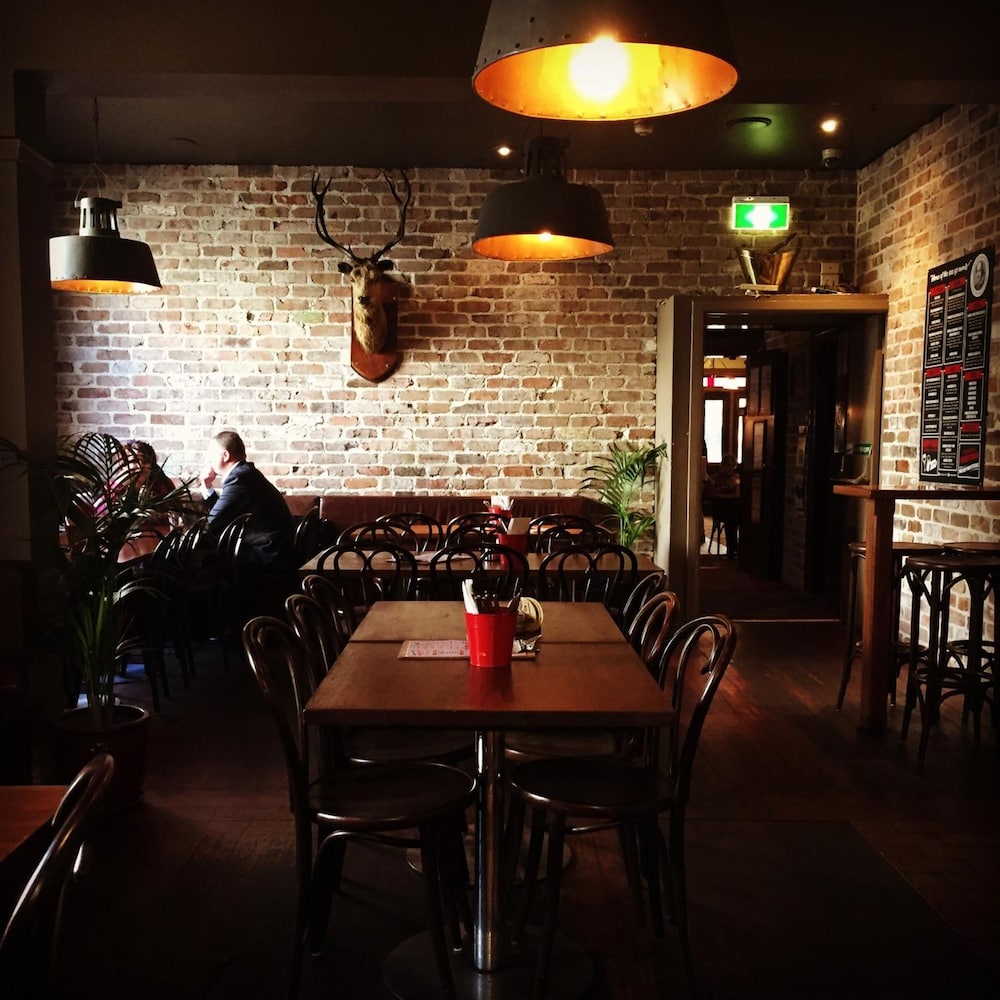 Shakespeare Hotel Surry Hills 36/37