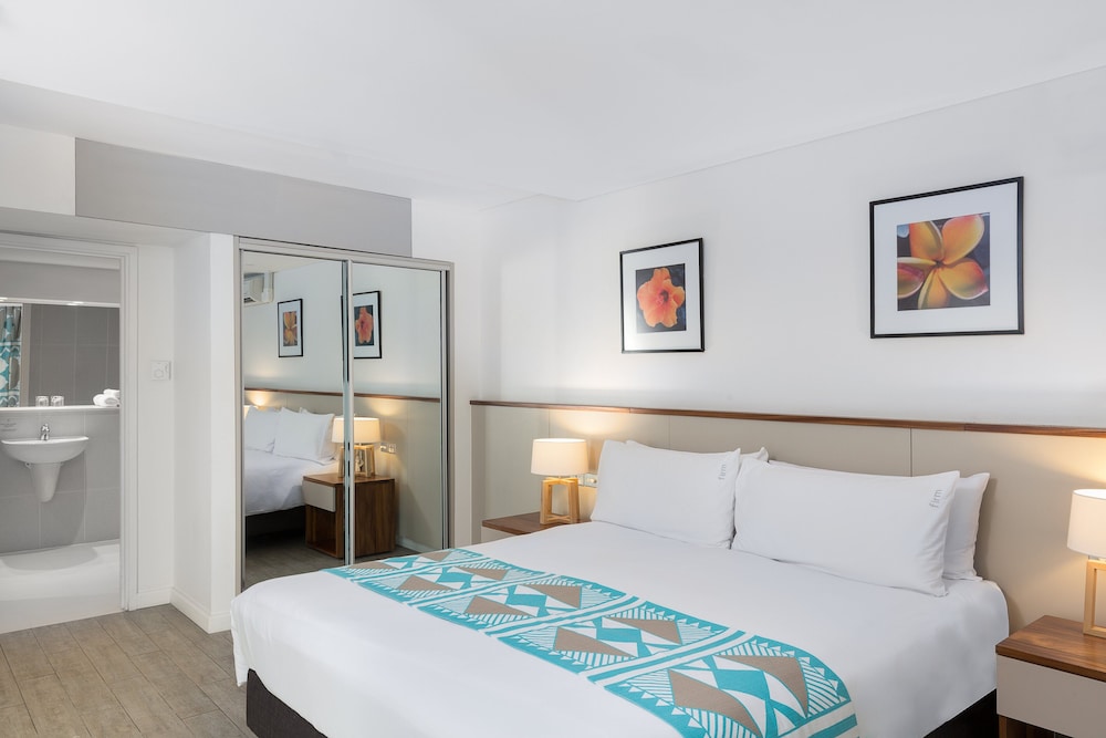 Suite, 2 King Beds, Parliament View