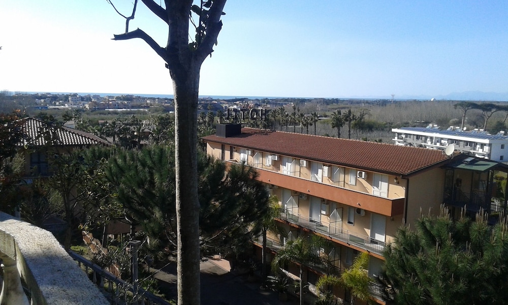 Hotel Happy Days 4/63