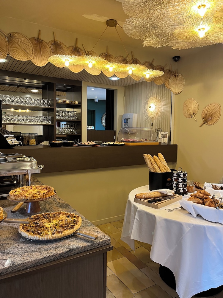 restaurant cafeteria