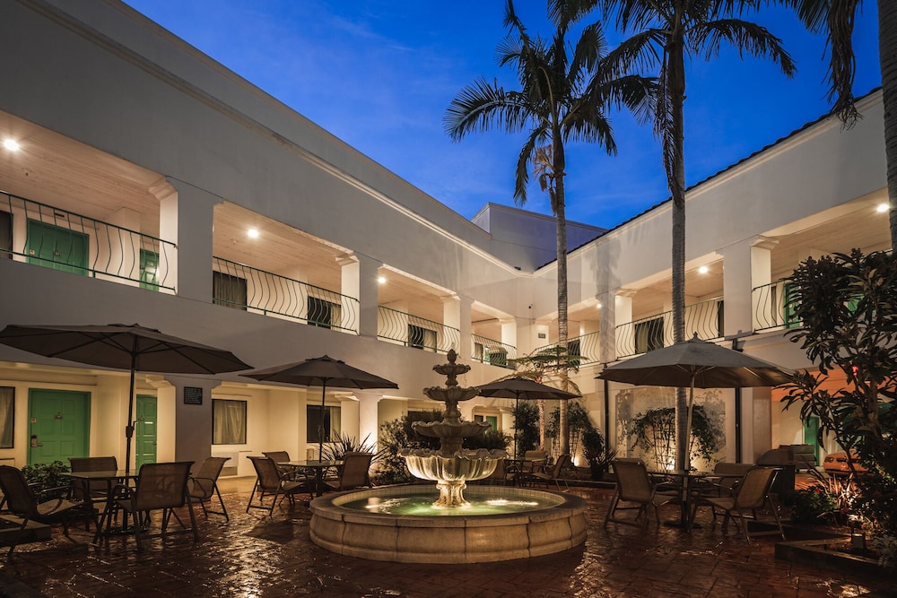 Casablanca Inn 2/71