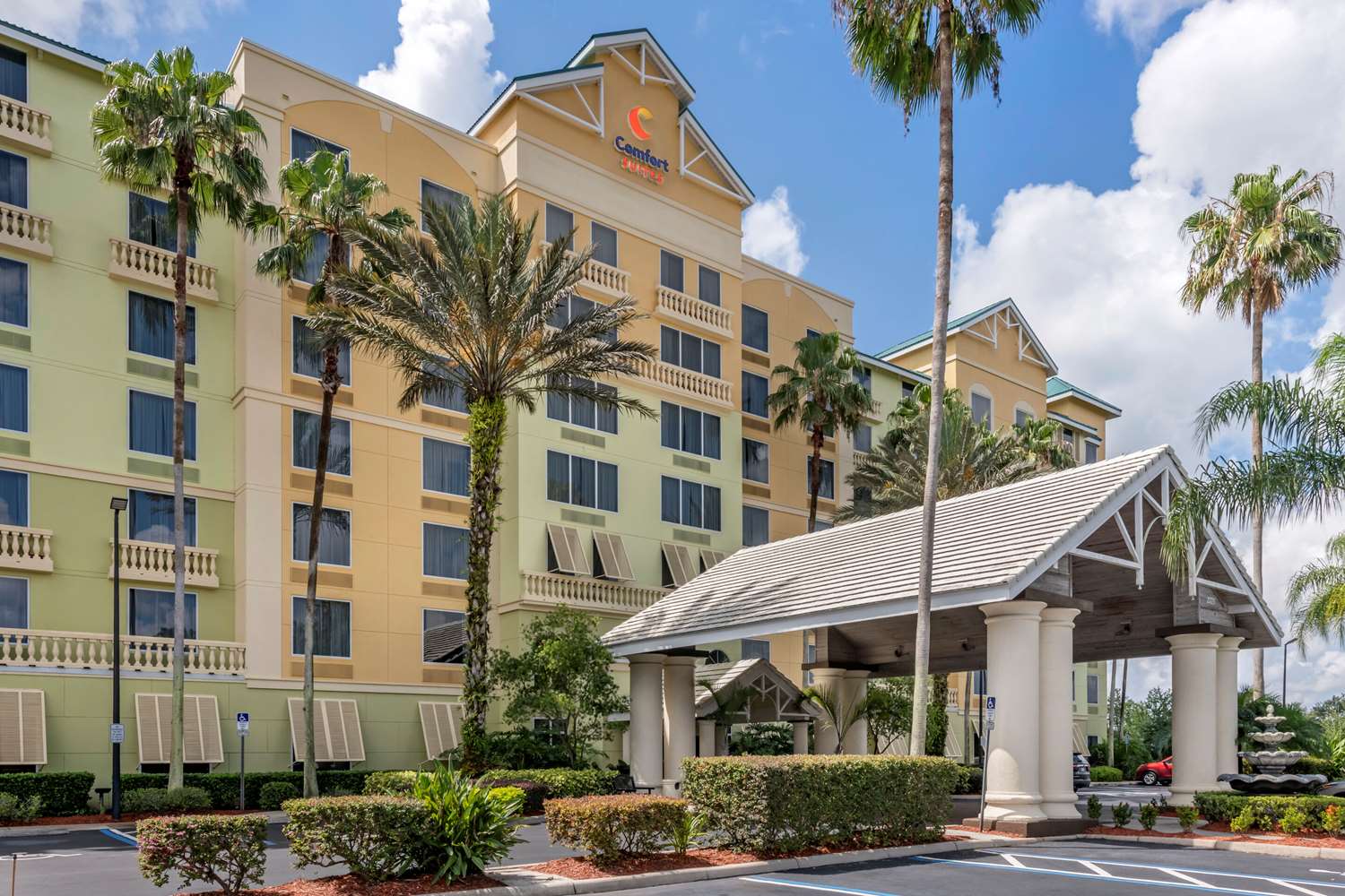 Comfort Suites Maingate East 14/18
