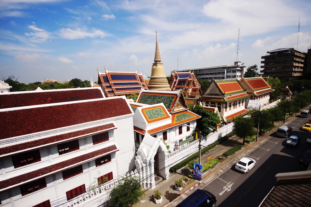 Feung Nakorn Balcony Rooms Cafe 71/79