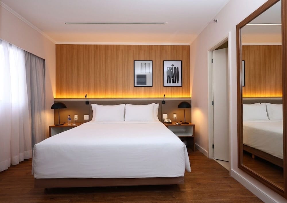 Business, Queen Bed